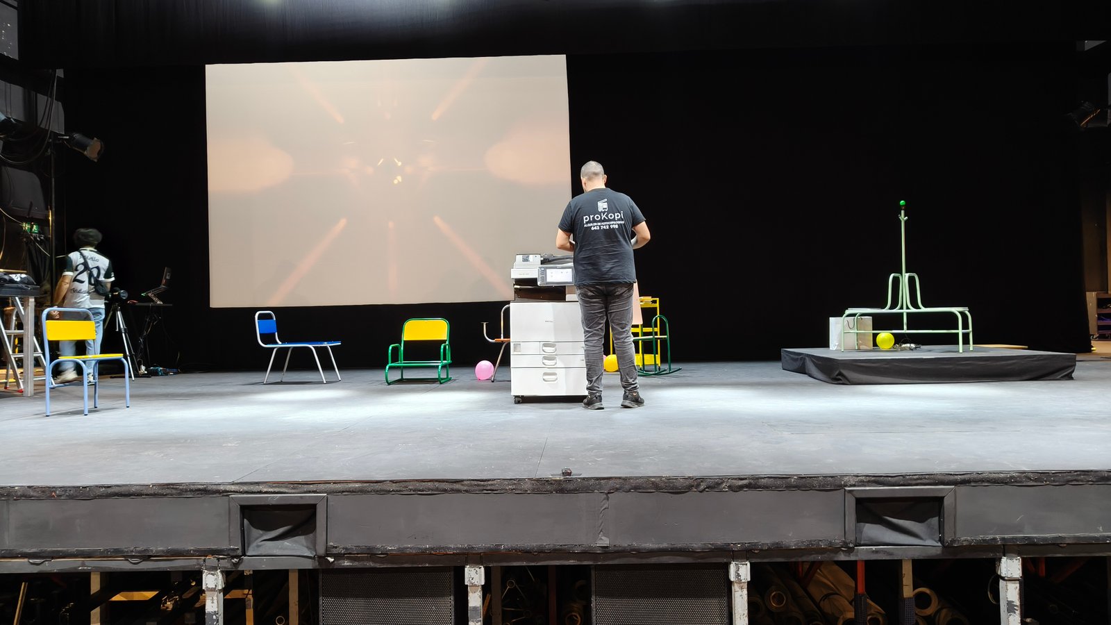 Técnico de proKopi con fotocopiadora Ricoh en Málaga